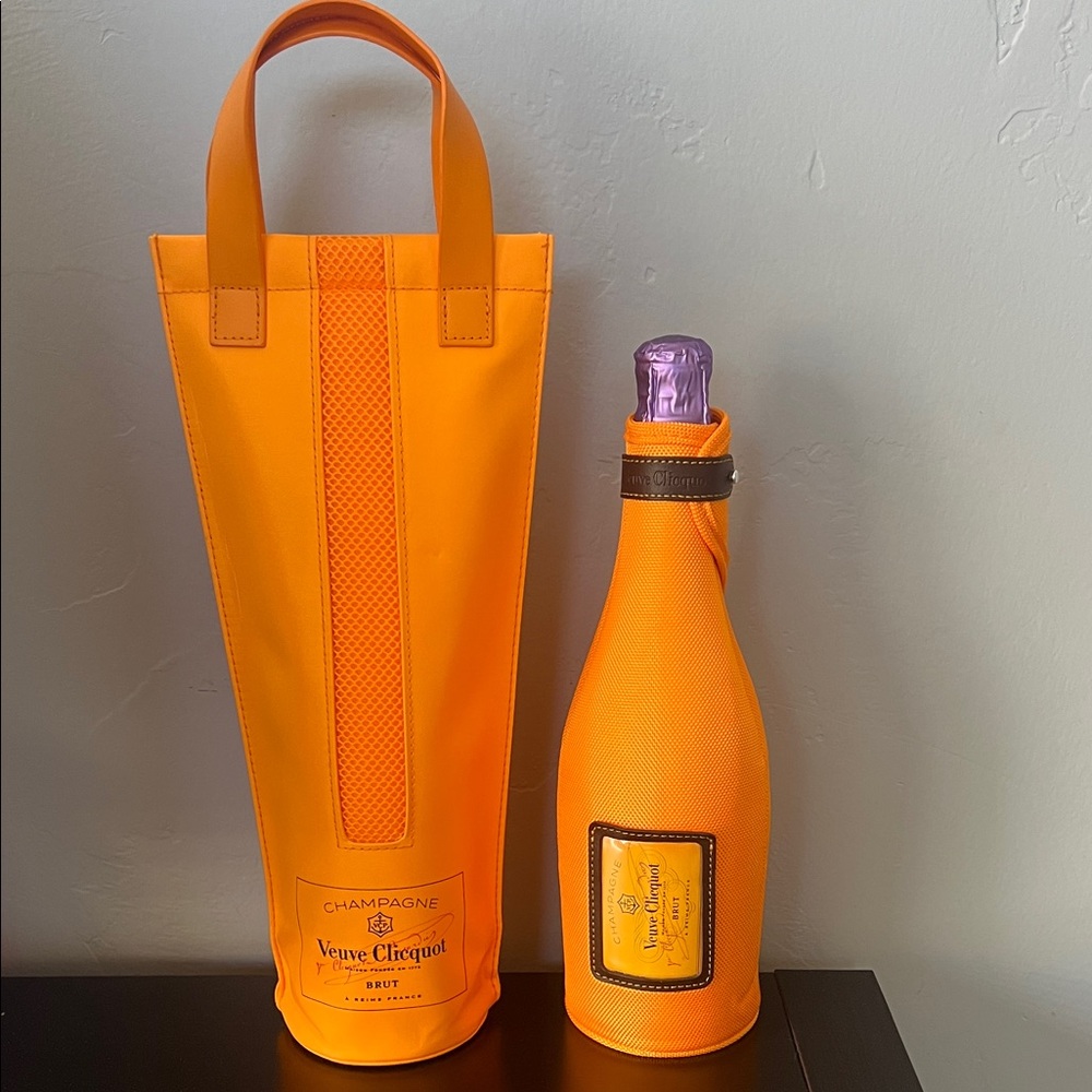 Veuve Cliquot Champagne Insulated Bag Set